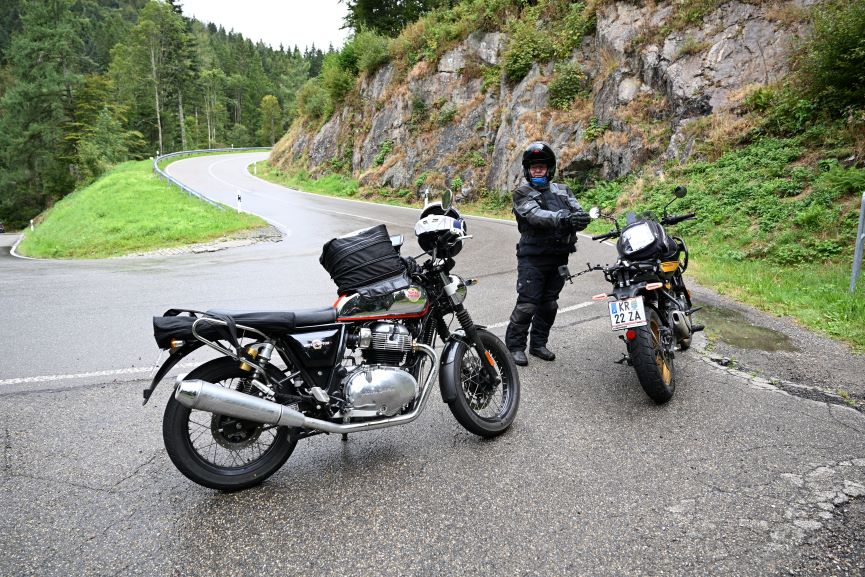 Stopp an einer Kehre im Schwarzwald, um Fotomotive abzusprechen.