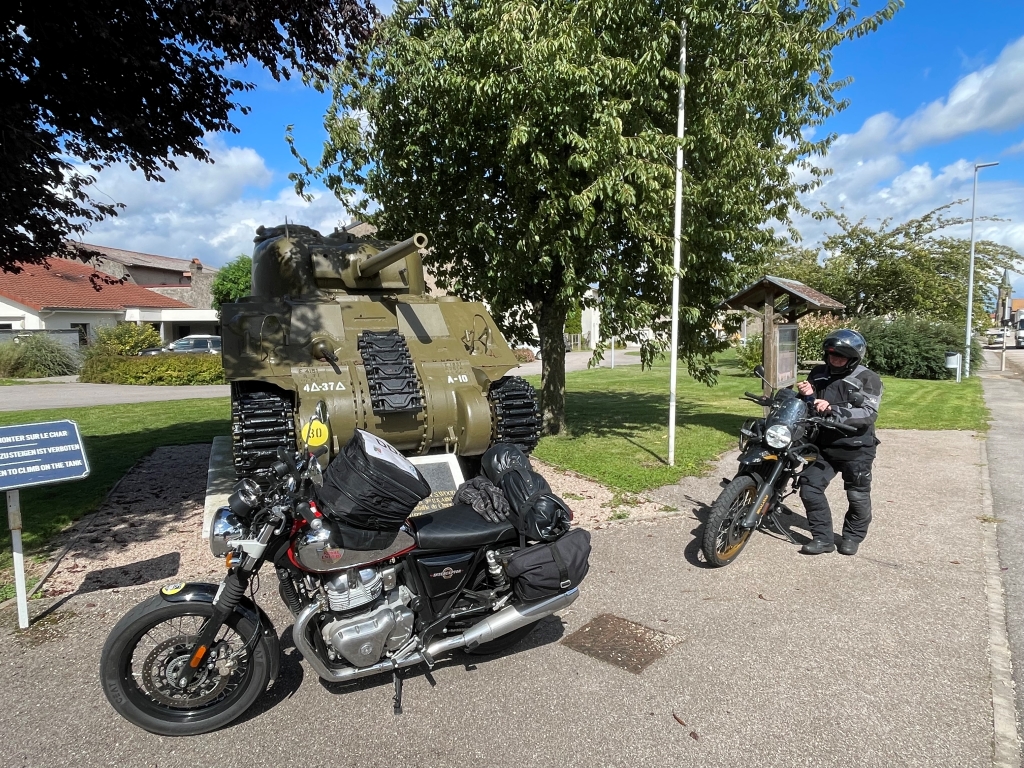 Kurzer Stopp an einem amerikansichen Panzer.