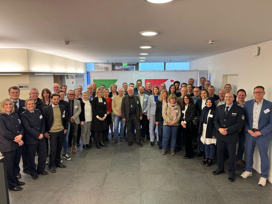 Gruppenfoto auf der Jahrestagung der Initiative #sicherimStraßenverkehr. Foto: Gaida