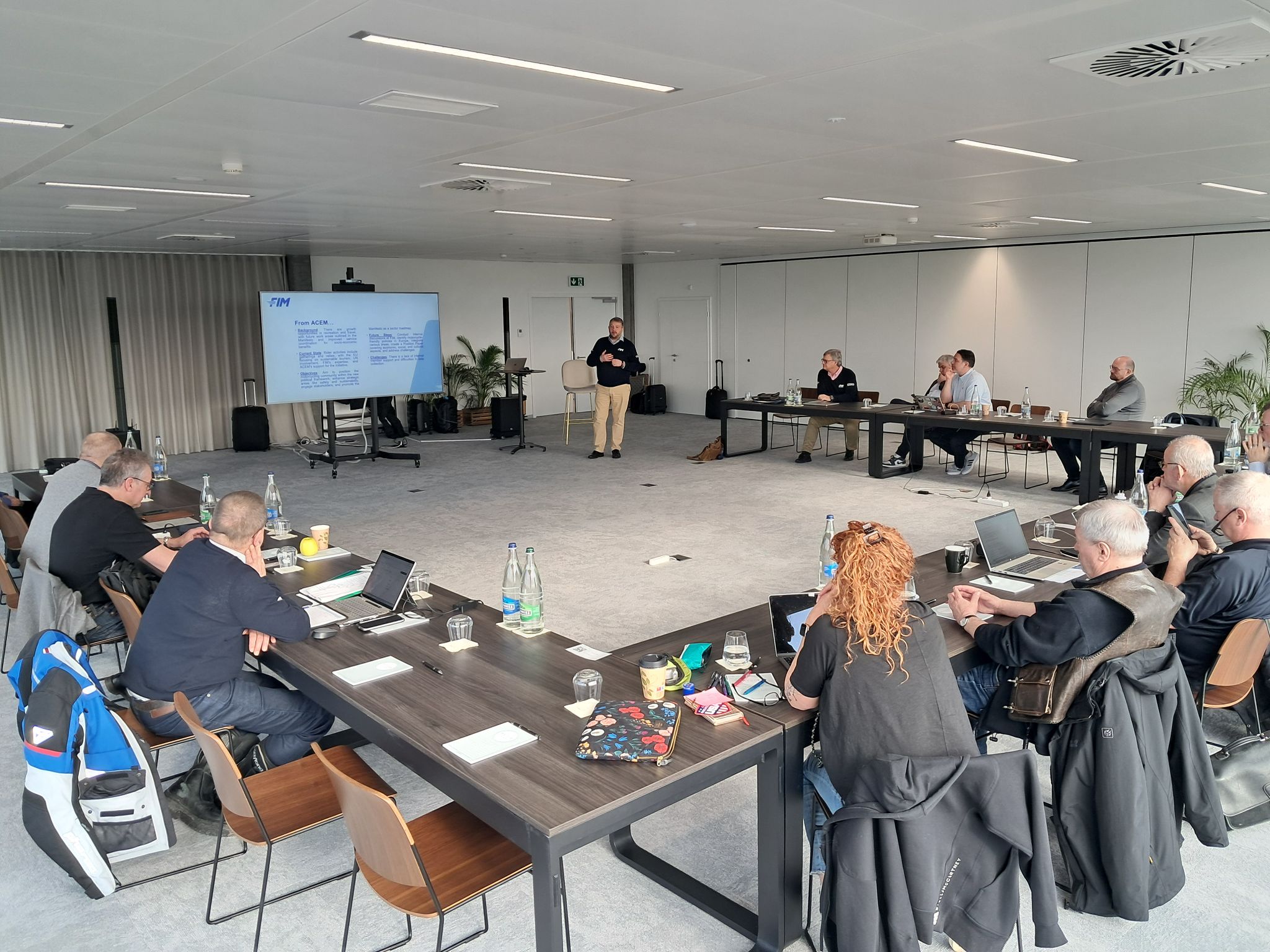FIM-Mobility-Commission. Gleiches Hotel aber neu gemischter Teilnehmerkreis. (Foto: Wim Taal)
