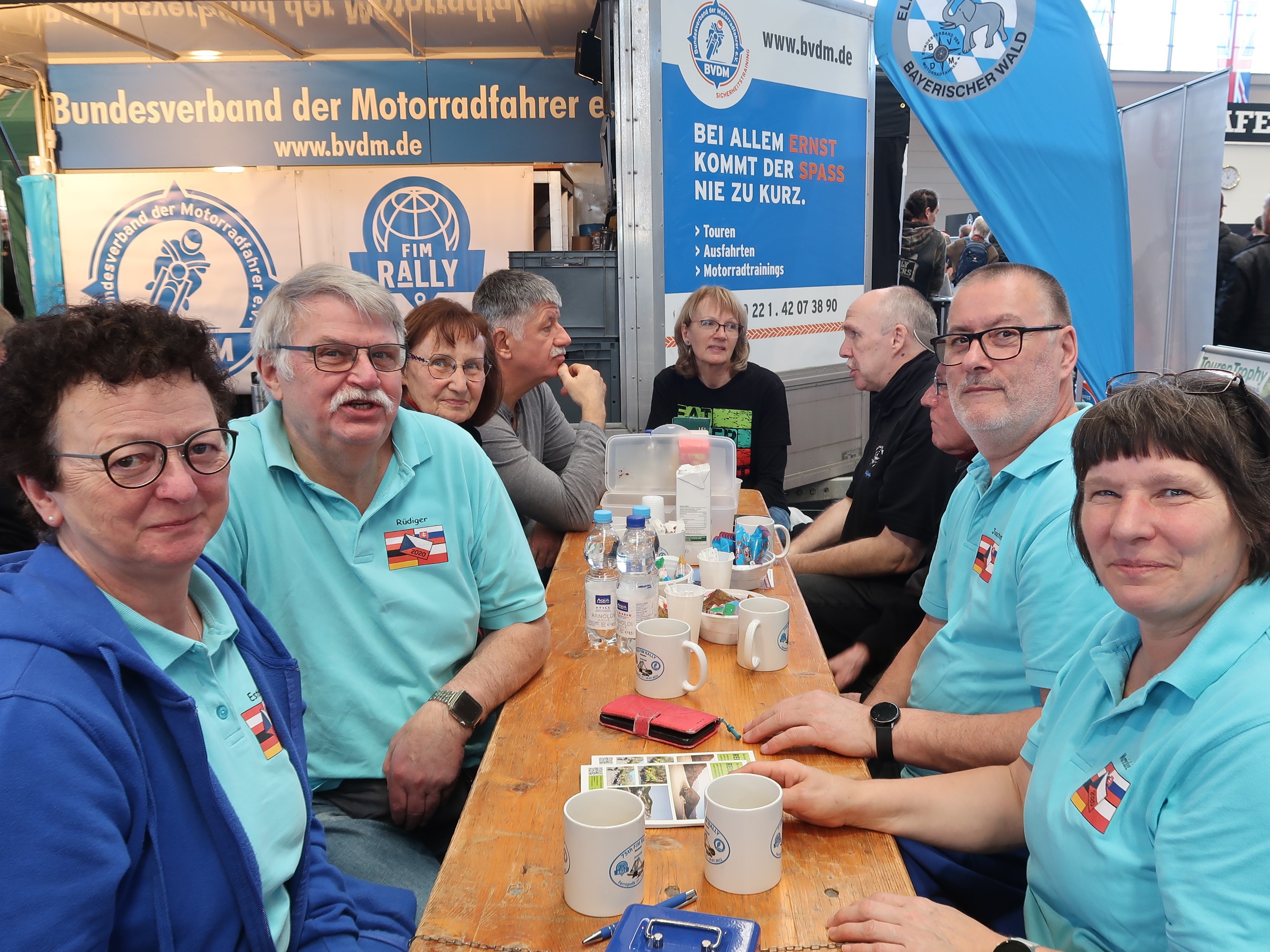 Stammtisch am Stand / Foto: Olaf Biethan