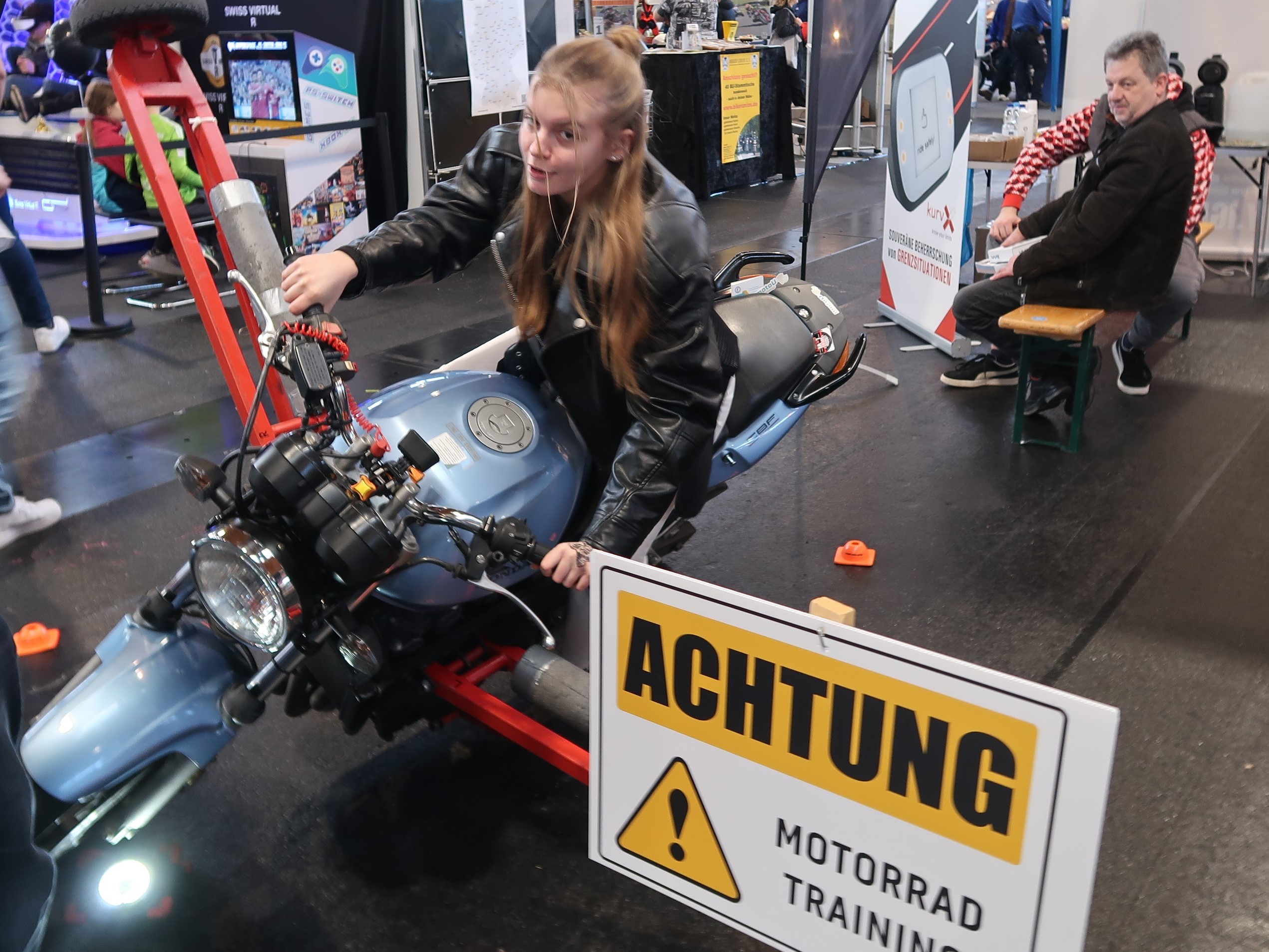 Trockentraining am Motorrad mit Ausleger / Foto: Olaf Biethan