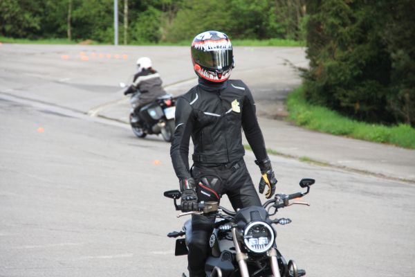 Übungen auf dem Motorrad, Foto: BVDM / Diewald